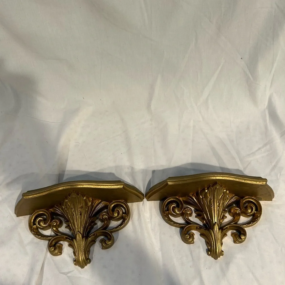 Vintage Hollywood Regency display shelves 2148b, gold shelf